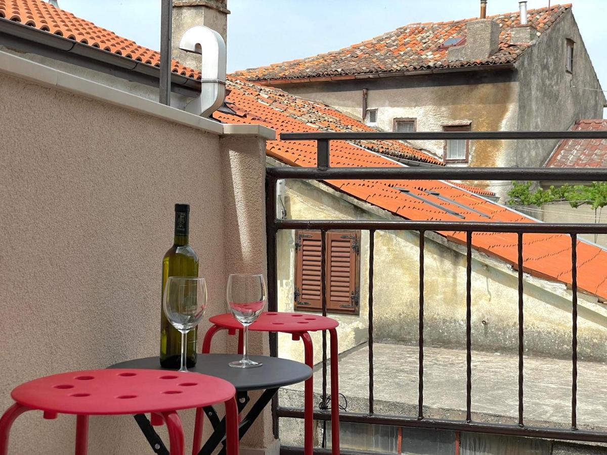 Modern Apartment In The Old Part Of Town Rijeka Exterior foto